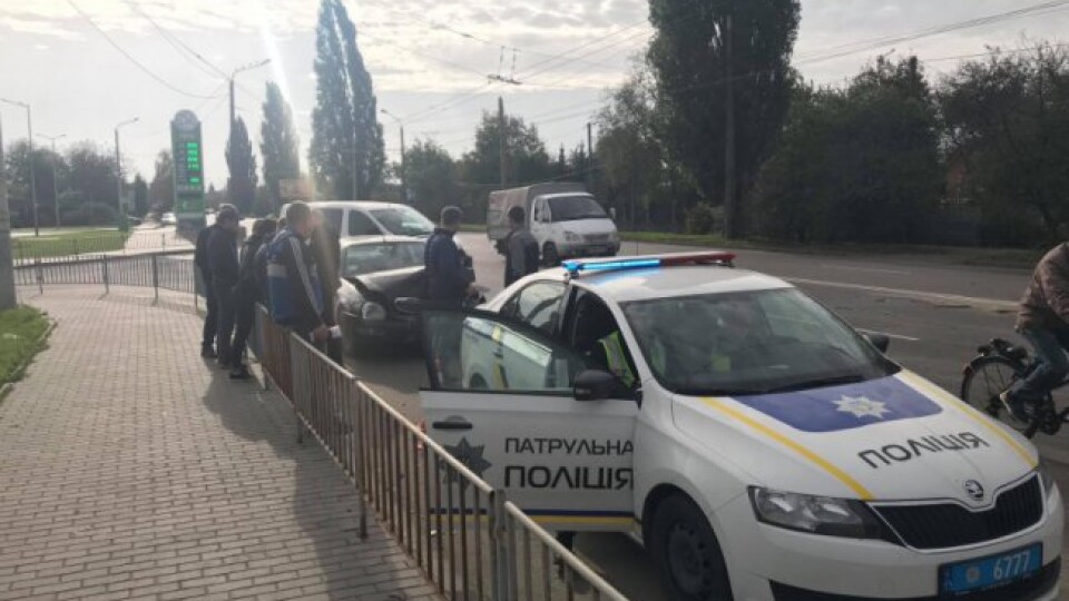 Під Луцьком – потрійна аварія. Постраждалого госпіталізували