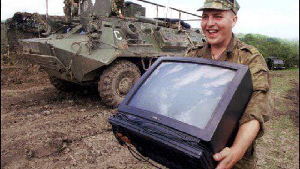 Армія окупанта легалізує мародерство