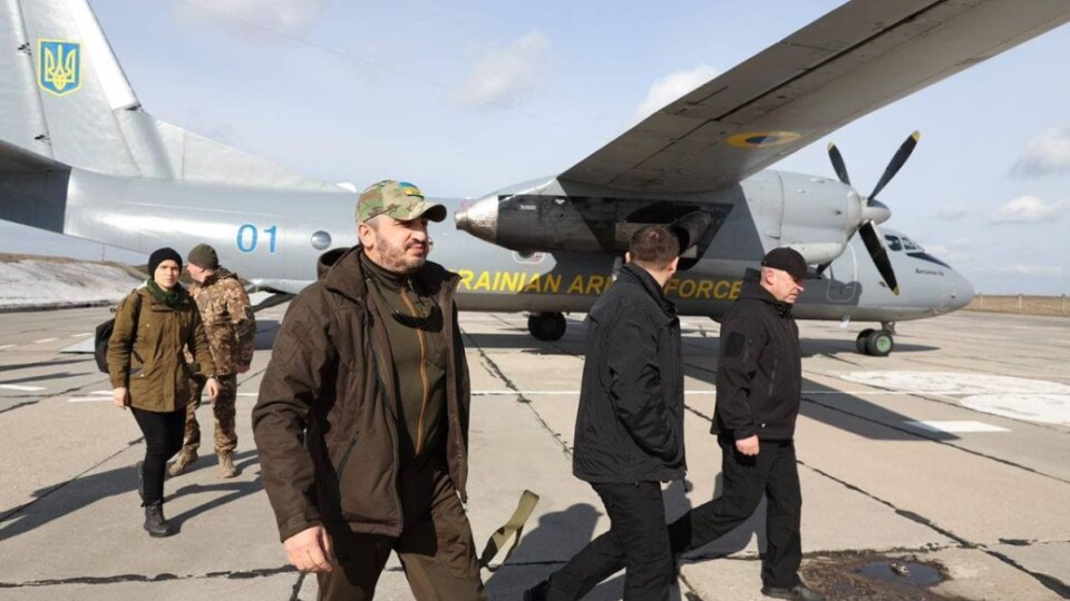 На передовій нардепи та іноземні журналісти потрапили під обстріл бойовиків