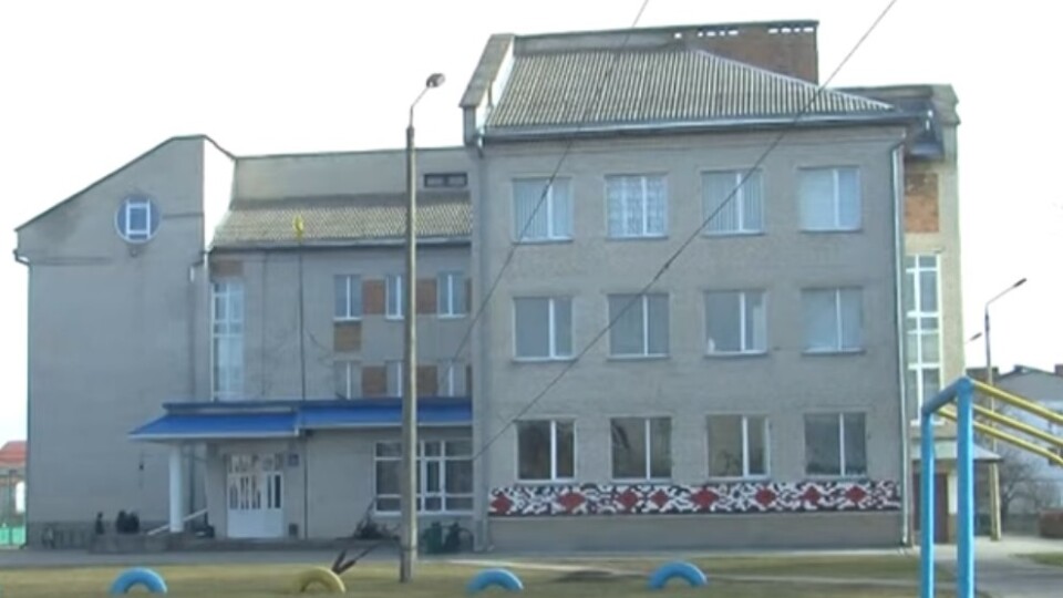 «Ми не зупиняємось, якщо треба – перекриємо дороги», – батьки учнів 13-ї луцької школи