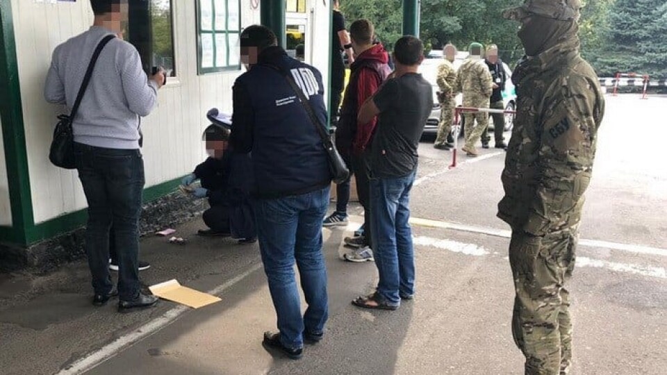 На Волині митники збирали «данину» з водіїв. «Заробляли» від 60-ти до 150 тисяч гривень за зміну