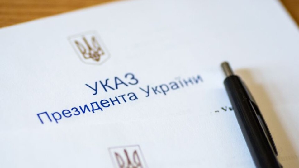 Зеленський дав почесні звання проректору з Луцька і вчительці з Володимира