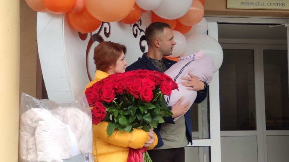 Звільнену з полону Мар'яну Мамонову виписали з перинатального у Луцьку
