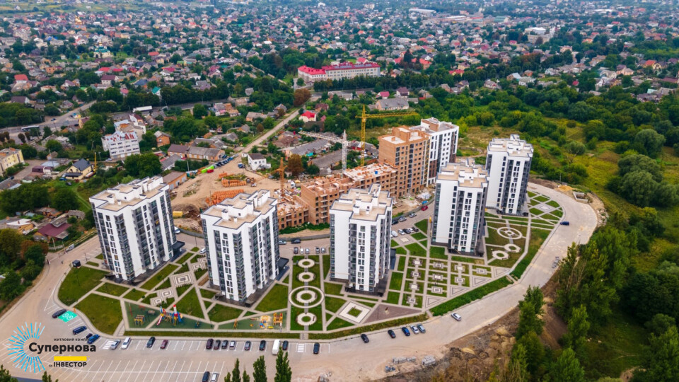 У «великому» будинку «Супернови» почали будувати останній під'їзд. ФОТО, ВІДЕО