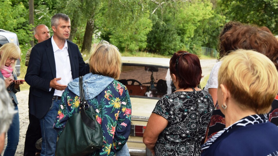 Ні школи, ні садочка, ні дороги: про що говорили з Рубльовим жителі Горохівського району