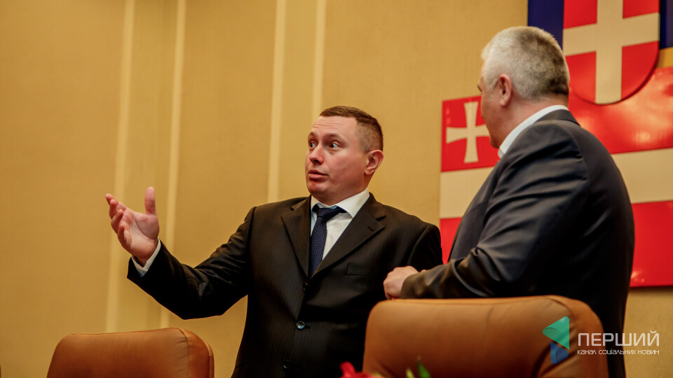 Хто заплатив за «кремлівські» доріжки, тенісний стіл і турнікети у Волиньраді?