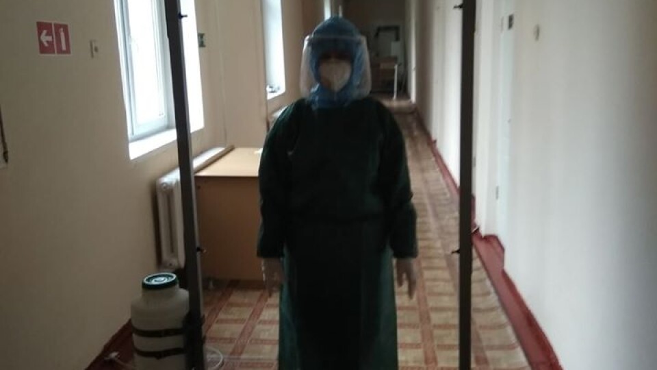 Любомльська лікарня за власні кошти придбала дві дезінфекційні рамки для працівників