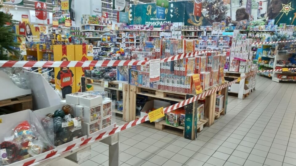 У МОЗ пояснили, чому заборонили під час локдауну продаж іграшок й одягу