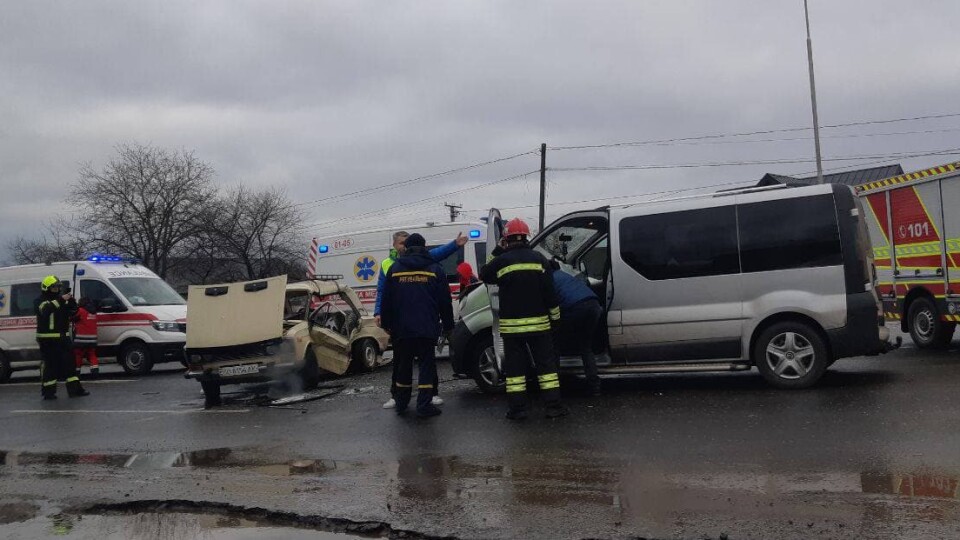 У Луцьку на Дубнівській зіткнулися дві автівки. Є постраждалі