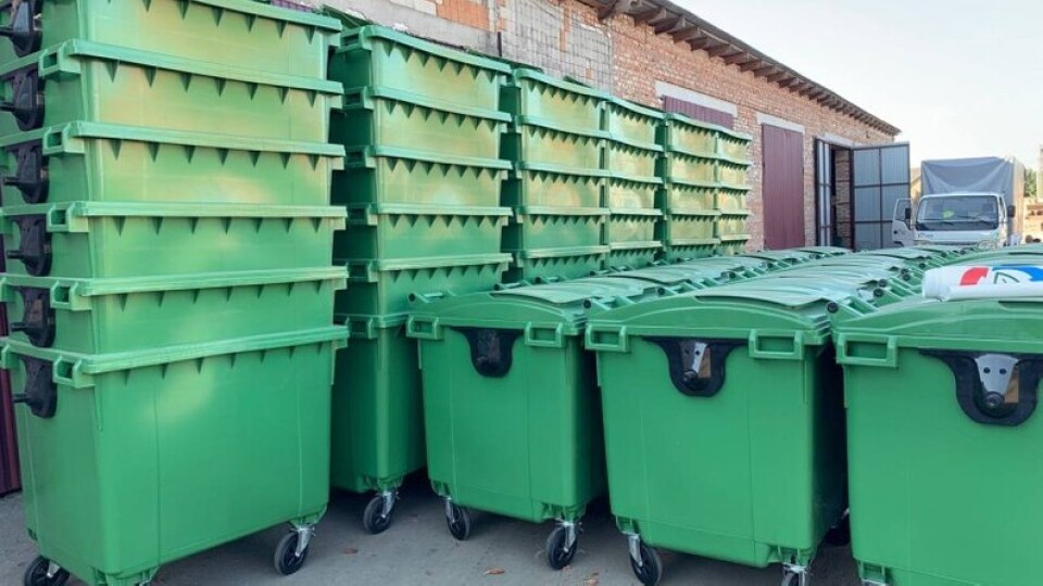 У Луцьку оновлюють сміттєві контейнери