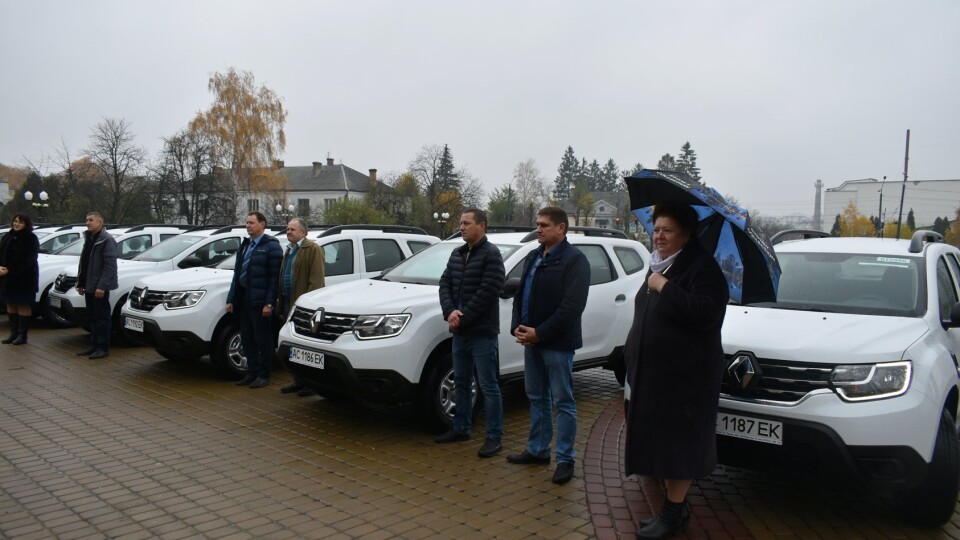 На Волині сім амбулаторій отримали нові автомобілі
