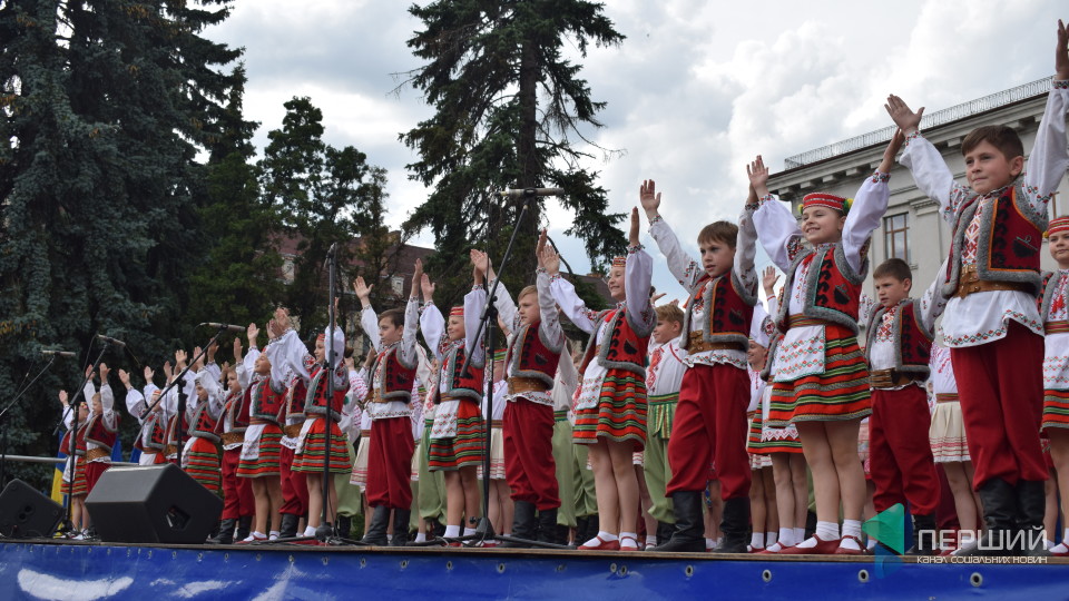 У центрі Луцька – урочистості до Дня Конституції. ФОТО