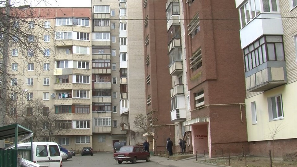 У Луцьку в багатоповерхівці люди місяць сидять без тепла. Знайшли кілька причин