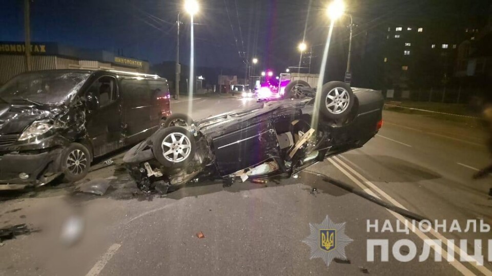 Зіткнулися фура, бус та легковик: повідомили деталі вечірньої аварії у Луцьку