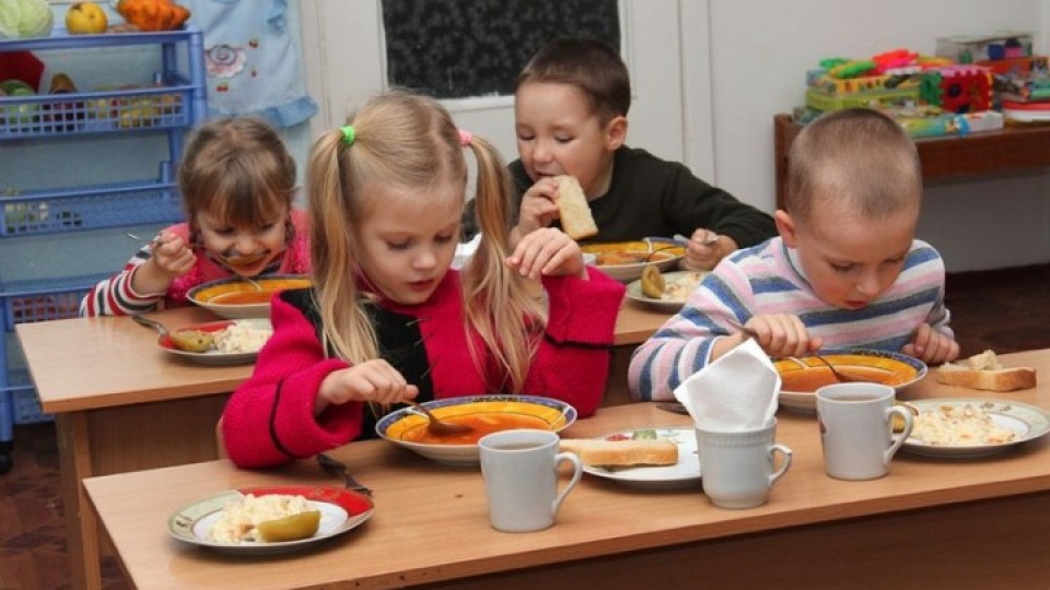 Сільські діти платитимуть більше за харчування у луцьких школах і садках