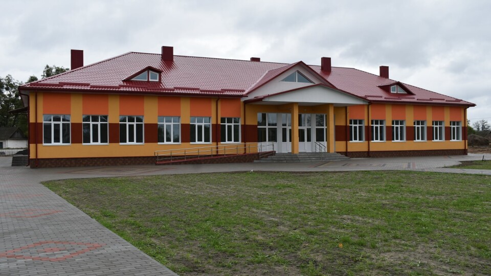 У Любешівському районі відкрили школу, яку будували ще з 2011 року