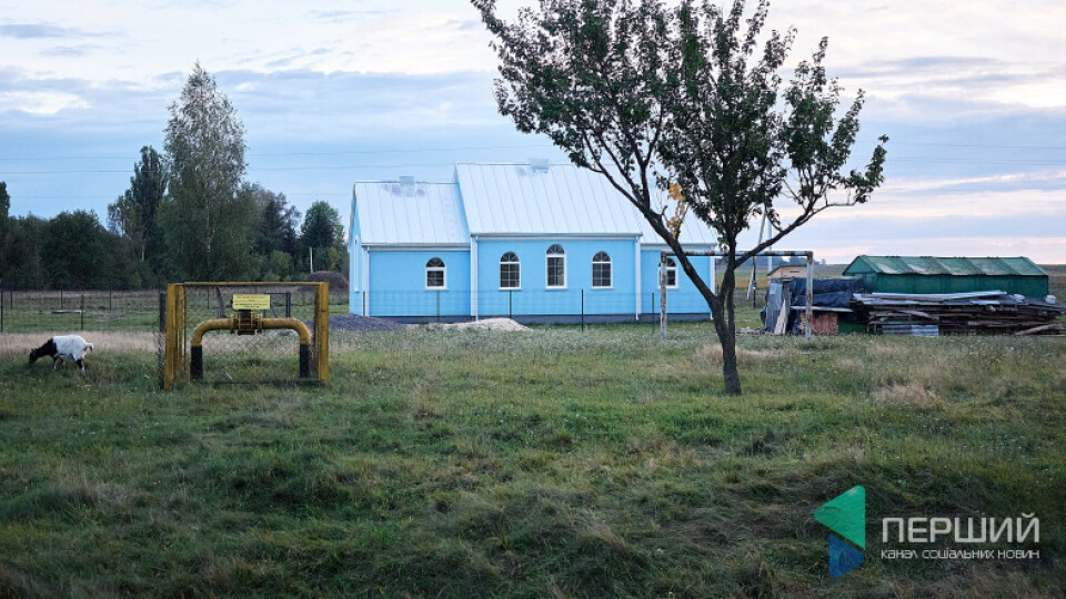 У Сусвалі на відкриття московської церкви прийшла директорка з учнями