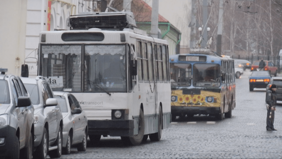 Луцьк на карантині. Із громадського транспорту на дорогах можуть залишитися тільки тролейбуси