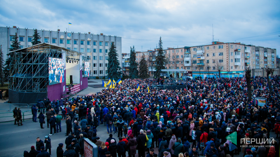 «Фартовий опер» і «лента за лентою» .  Як Порошенка приймали на Волині. РЕПОРТАЖ