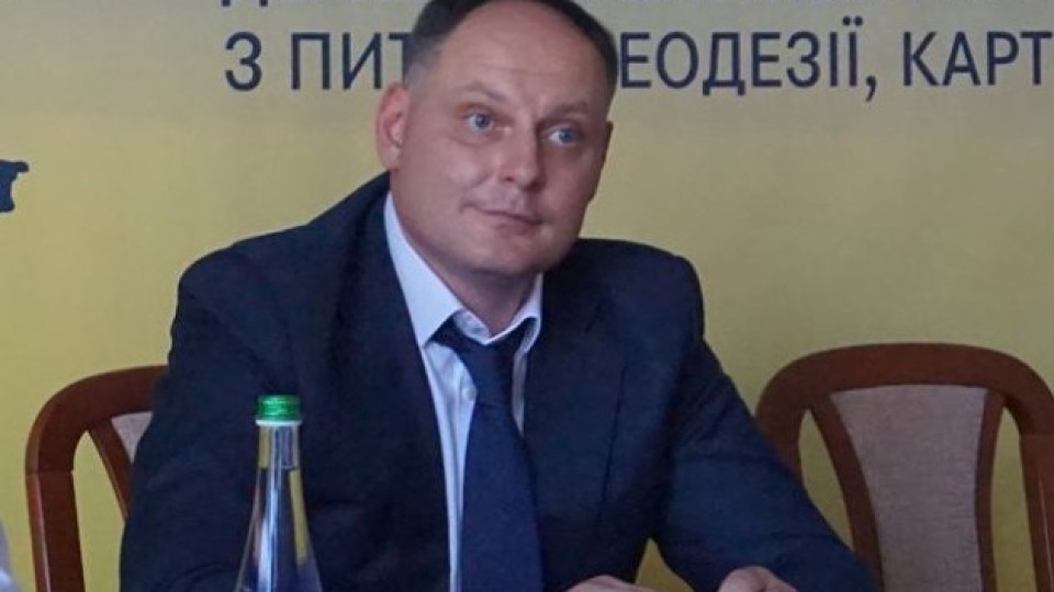 Чиновникові Держгеокадастру, якого піймали на хабарі у Луцьку, обрали запобіжний захід. ВІДЕО