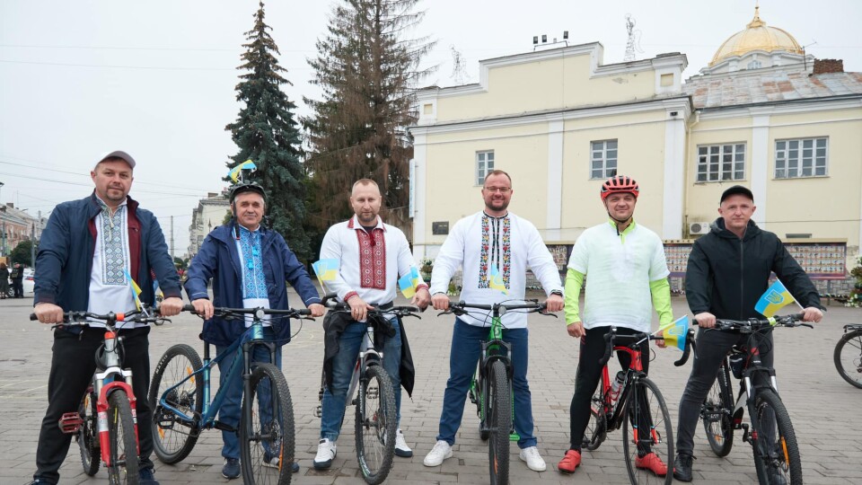 Мер проїхався Луцьком на велосипеді з нагоди Дня міста. ФОТО