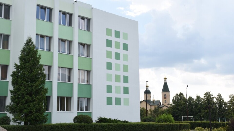 У Луцьку повністю термомодернізують школу. Фото