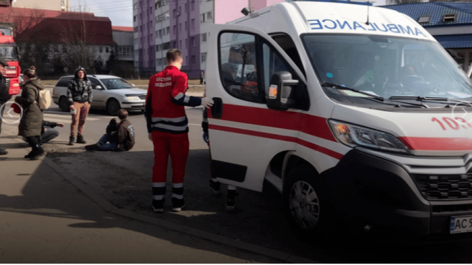 У Луцьку автомобіль збив на переході двох дітей