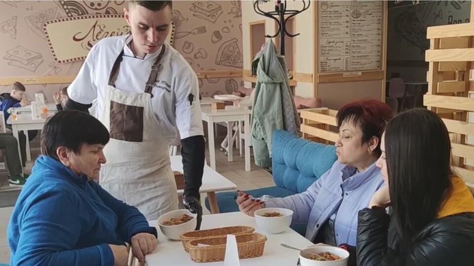 У луцькому кафе безкоштовно годують обідами переселенців