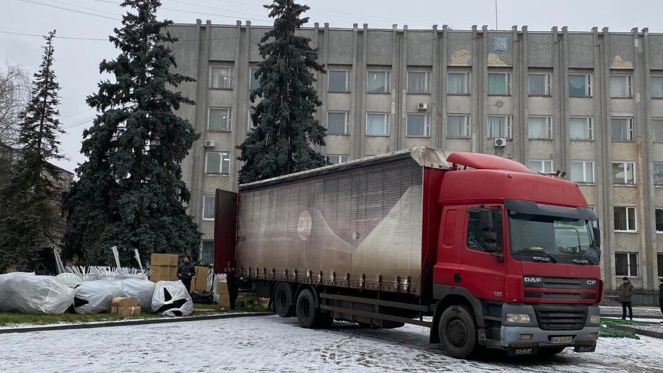 У Ковелі встановлюють головну ялинку