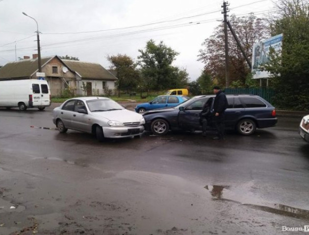 У Луцьку водій «врізався» головою у лобове скло авто