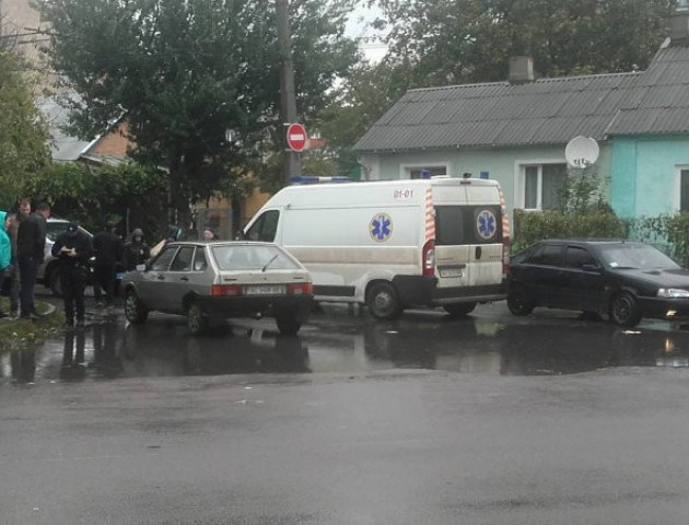У Луцьку біля гімназії автомобіль збив школярку