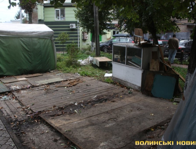 У Луцьку частково демонтували квітковий ринок. ФОТО
