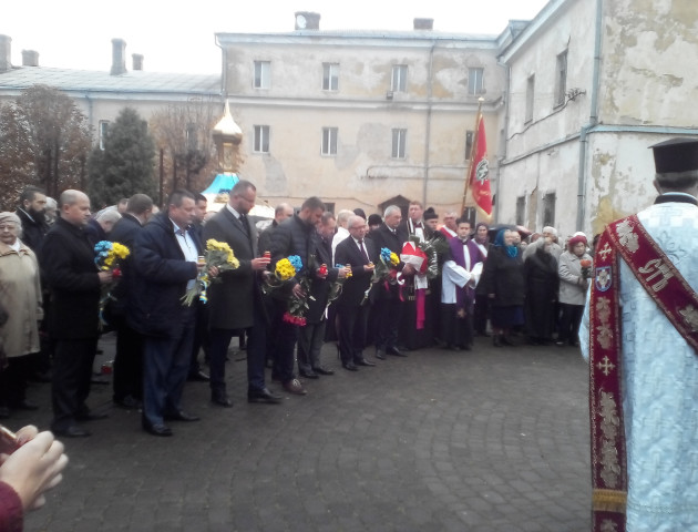 Перепоховали останки розстріляних в'язнів Луцької тюрми