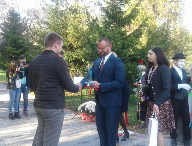 У Луцьку після реконструкції відкрили паркові алеї