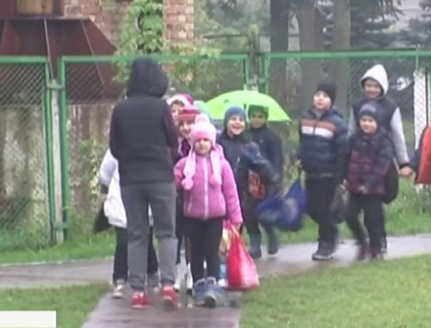 «Марафон до вбиральні»: Чому учні луцької школи вимушені бігати від корпусу до корпусу