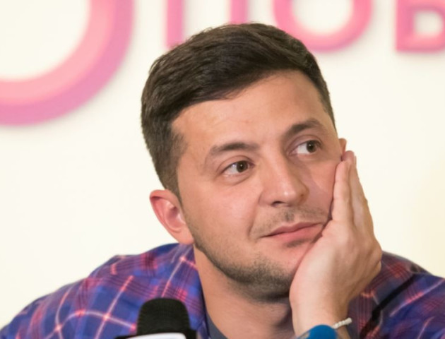 Шоумен Зеленський позбиткувався з українських політиків. ВІДЕО