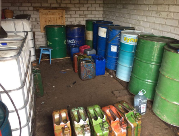 Луцькі прикордонники виявили незаконний збут білоруського палива. ФОТО. ВІДЕО