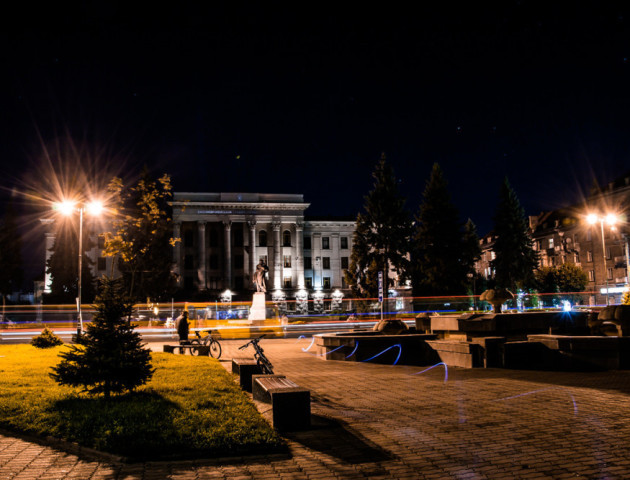 Вражаючі фото романтики нічного Луцька