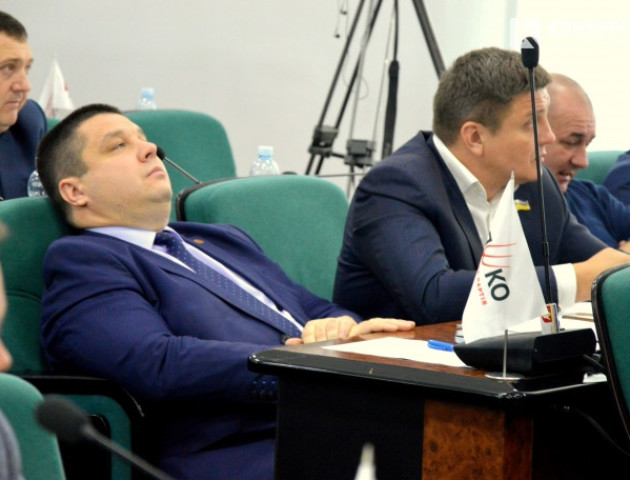 Бюджет розбрату, «золоті» теплиці, дитяча церква і пайова участь: репортаж з сесії Луцької міськради