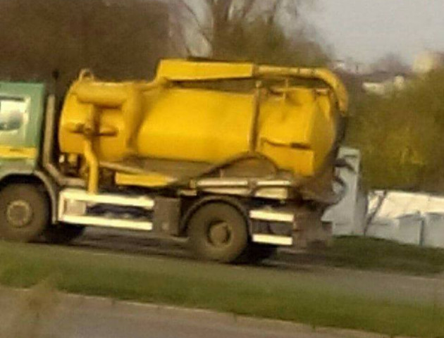 Лучани завадили асенізаторам злити нечистоти в Сапалаївку