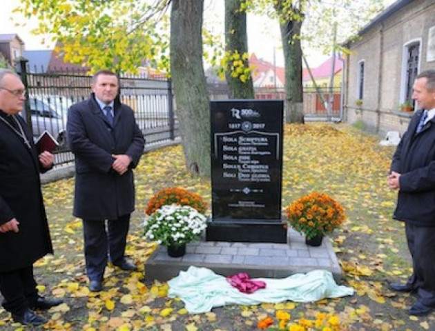 У Луцьку встановили пам'ятник з нагоди 500-річчя Реформації
