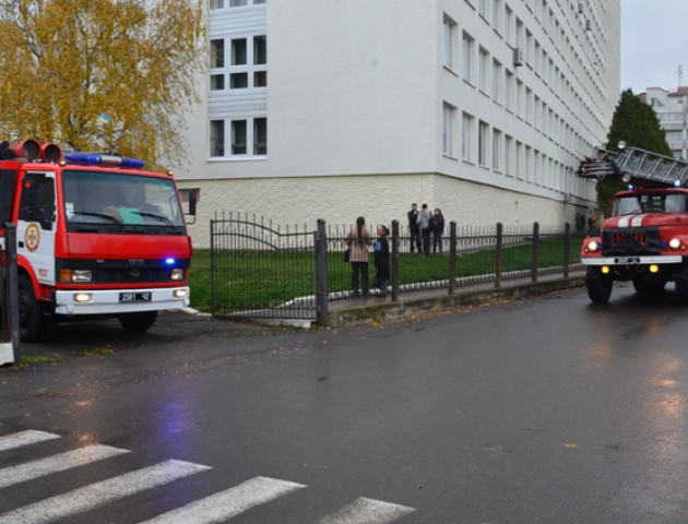 Стало відомо, чому в СНУ викликали рятувальників