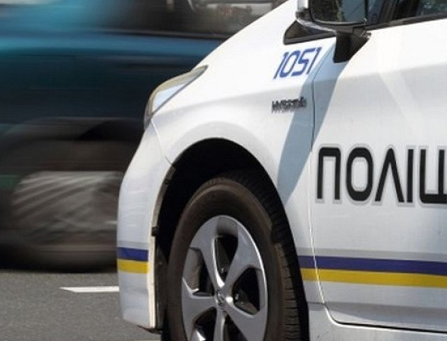 Тернопільські поліцейські відвезли хулігана в військкомат