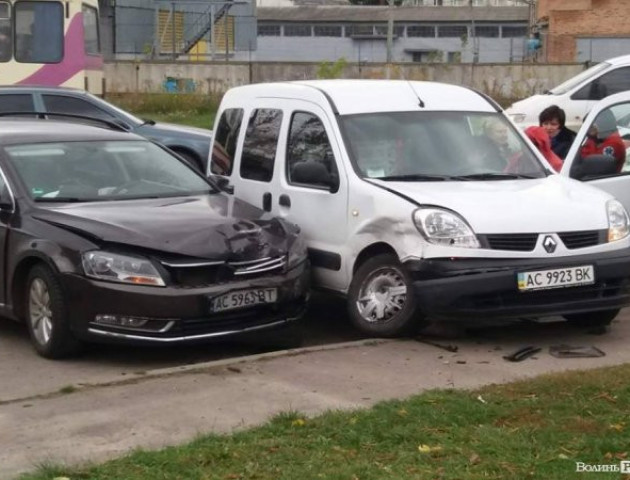 У Луцьку не розминулись Volkswagen та Renault