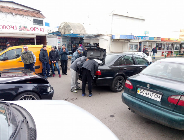 У Луцьку неподалік автостанції не розминулися два авто