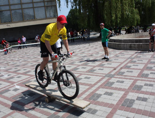 У лучанина з двору викрали два велосипеди