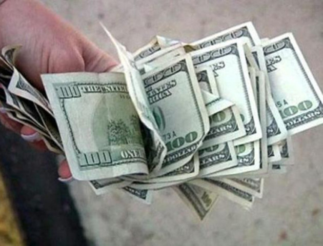 На Волині невідомі з дому винесли 34 тисячі доларів