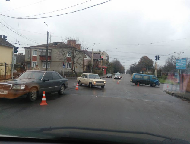 У Луцьку легковик та мікроавтобус спричинили ДТП