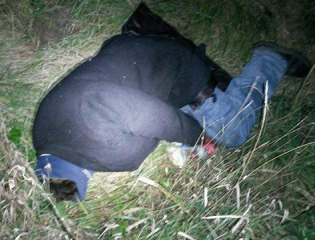 Міцно спав та майже замерз: у Луцьку біля колії знайшли п'яного «киянина»