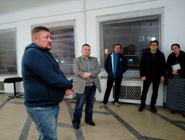 Як у Луцьку волонтер Юрій Тир презентував дебютну книгу. ФОТО